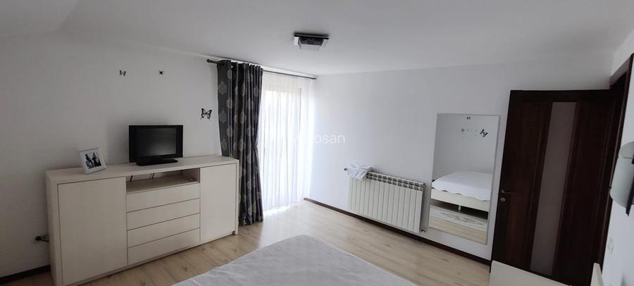 Casă mare cu teren 2600 mp în Dragomirna – garaj dublu, fotovoltaice, puț forat, - 9