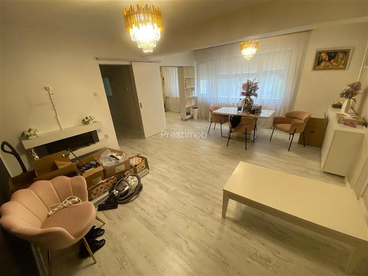 Apartament cu 3 camere de vanzare in zona centrala - 4