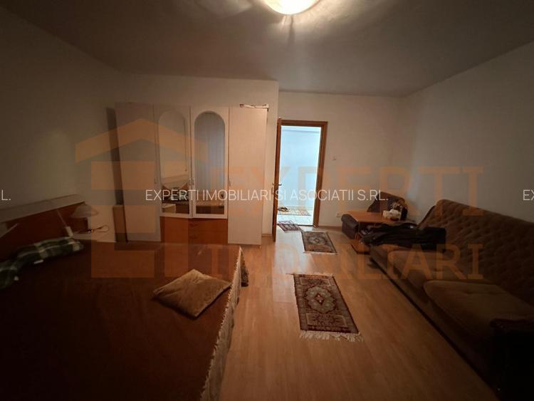 Garsoniera decomandata, situata in zona Dacia - 5