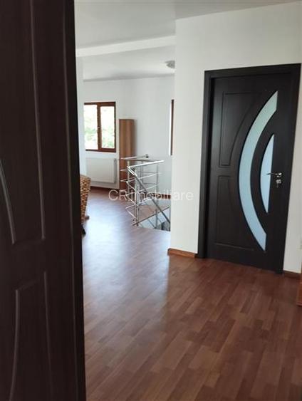 Vila de vanzare cu acces la padurea Izvorani in spatele casei si aproape de cent - 14