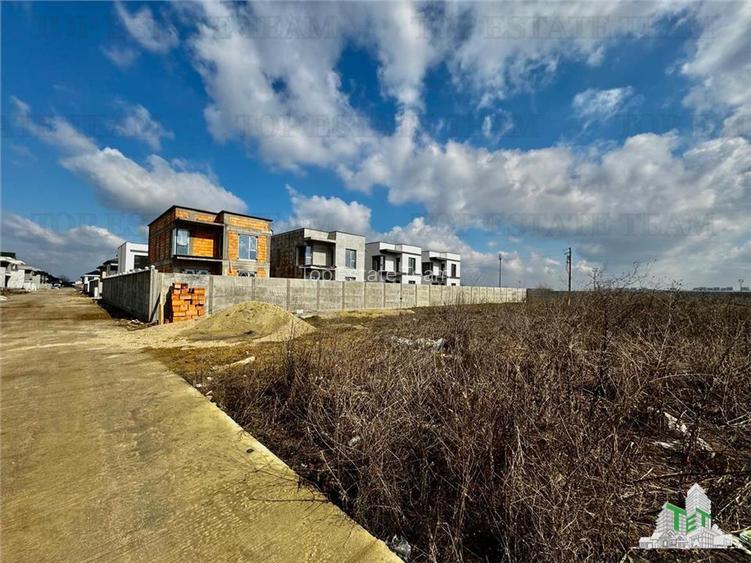 Teren pentru casa individuala sau comercial de vanzare cu toate utilitatile in z - 13