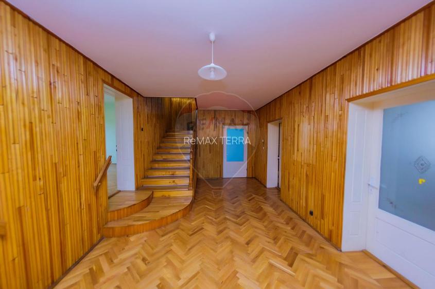 Casă de închiriat lângă parc – potrivită pentru centru / birouri - 14