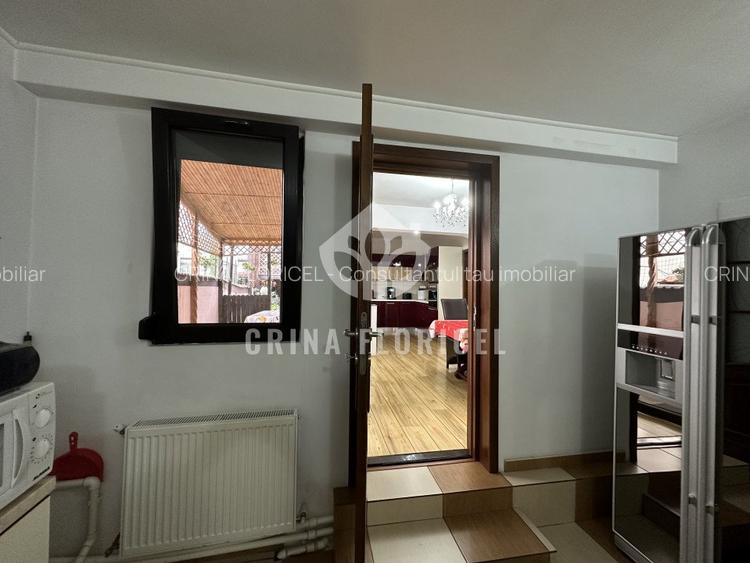 Vanzare vila cu trandafiri in suprafata de 220 mp , teren 536 mp din Domnesti - 15