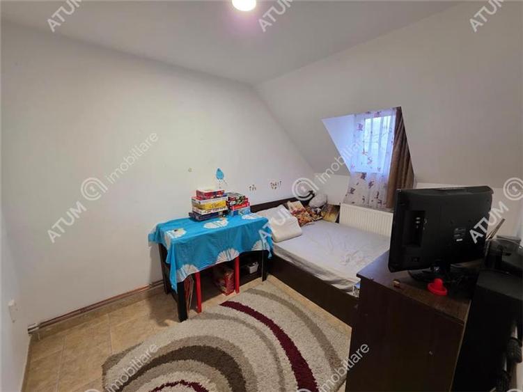 Apartament cu 3 camere decomandate la casa cu curte zona Trei Stejari
