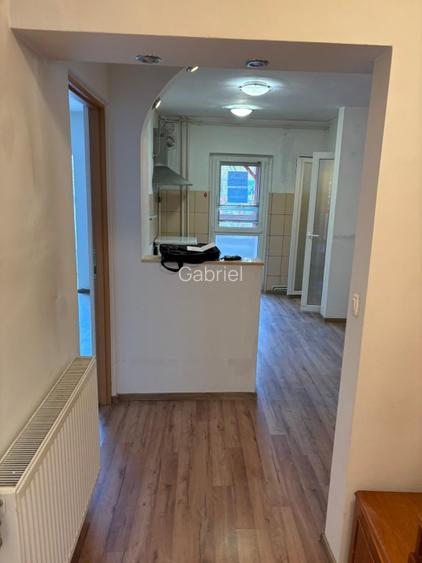 PROPRIETAR VAND Apartament cu imbunatatiri doesebite,  75mp - 15
