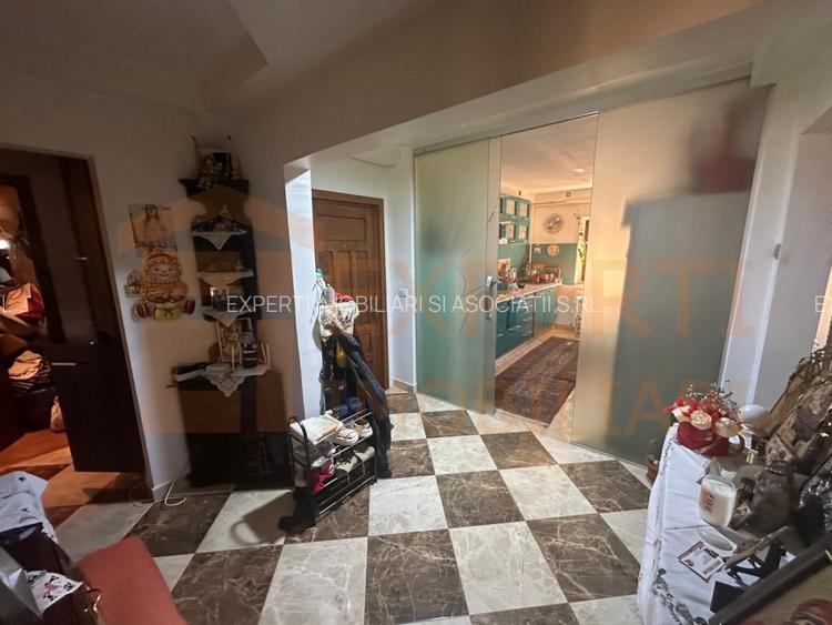 Apartament 4 camere, situat in Poarta 6 - 8