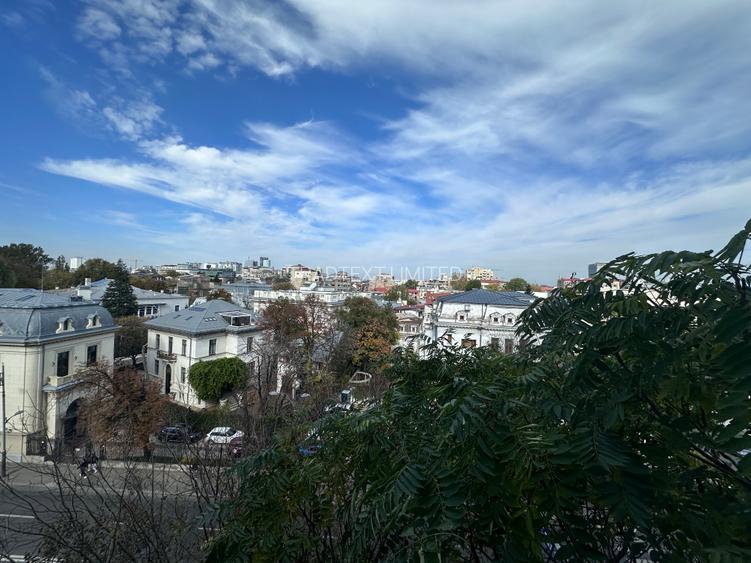 Vedere liberă față și spate.Nu are risc sau urgență seismică.118 mp. - 7