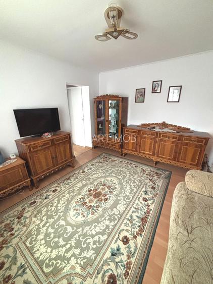 Apartament 3 camere 64mp zona Spital 69.800eur neg - 2
