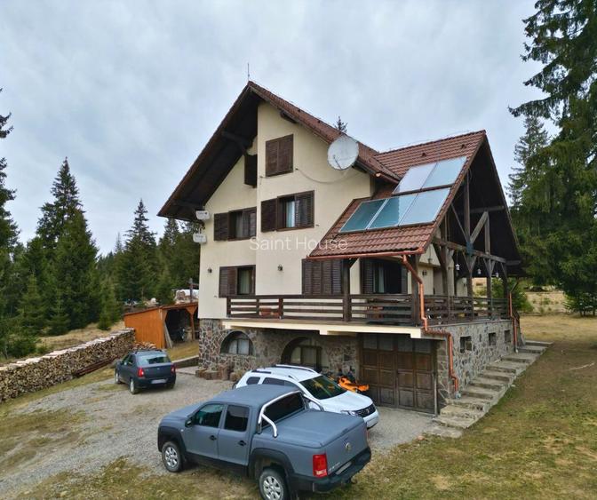 Vilă cu 10 camere P+2E+M 400 M² utili 2800 M² Teren Comandau - 20