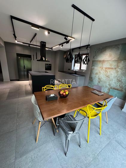 VILA COCHETA CU TEREN GENEROS,  PANOURI FOTOVOLTAICE 11KW SI GARAJ - 11