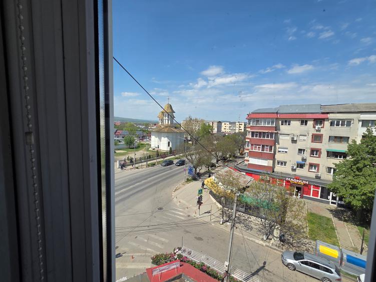 Apartament 3 camere confort 1 etaj 4 ultracentral Adjud