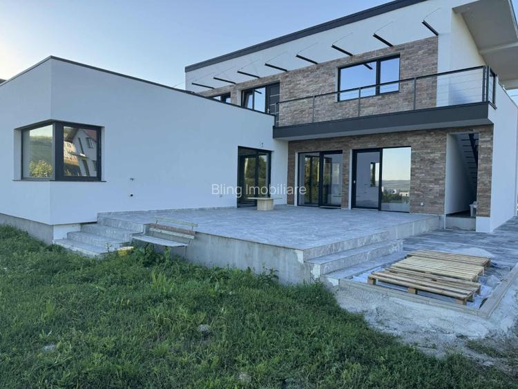 Vila de lux, 220 mp, la cheie, Dezmir  - 8