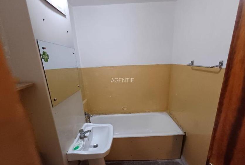 Nicolae Grigorescu-piata Titan-bloc 1980 - 7