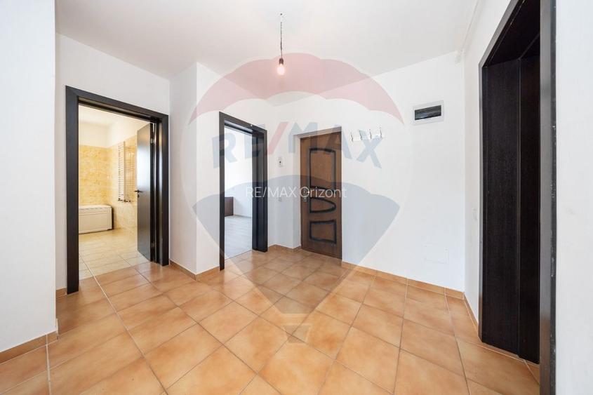 Apartament spatios 3 camere de vanzare in Subcetate - 2