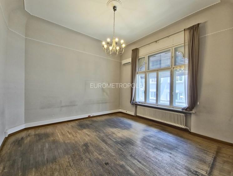 Vila cu arhitectura spectaculoasa Dacia - 10