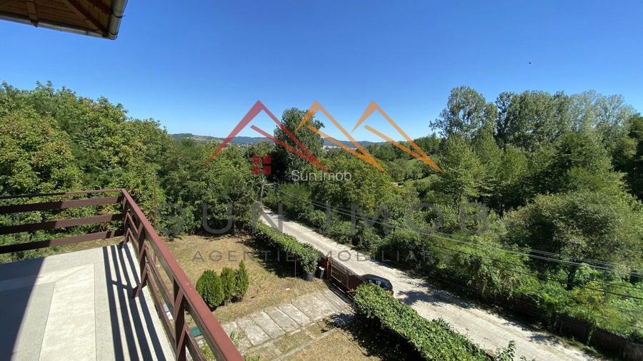 Vila de vanzare, teren 3100 mp, 7 camere, 6 grupuri sanitare, 3 CT, an 1997 - 41