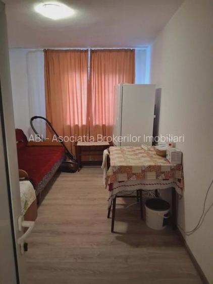 Razboieni-garsoniera de vanzare stradala - 9