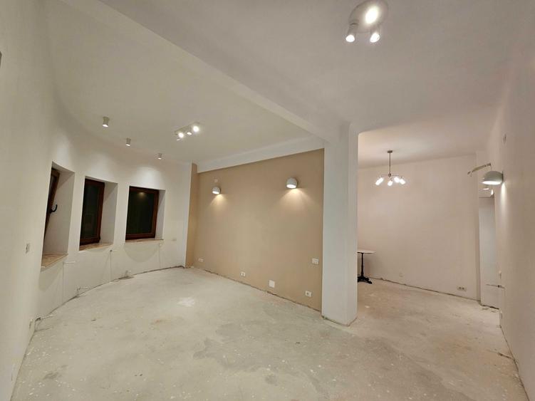 Apartament 4 camere - Peninsula - 1.300 euro/luna (cod E11+E12)