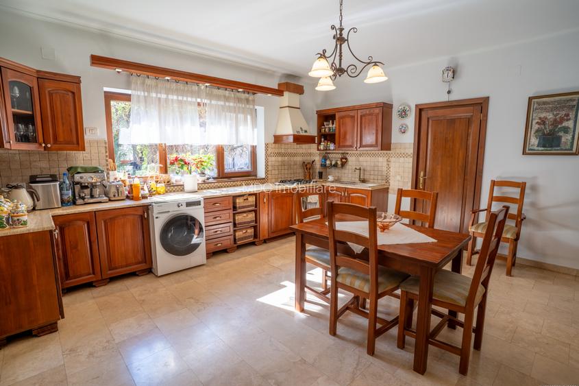 Oază de Noblețe și Spațiu: Vilă Individuală cu Grădină Matură în Florești - 8