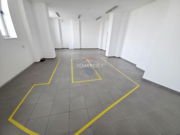 Spațiu comercial de 828 mp de vânzare în zona 1 Mai - 4
