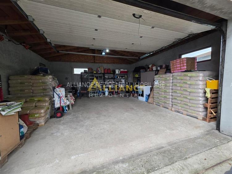 Vila cu 4 .camere 3. bai --249 mp utili - teren 881mp - 9