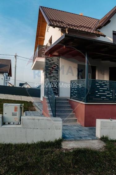 Casă / Vilă cu 4 camere de vânzare - 3