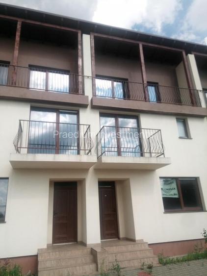 Triplex 5 camere in Europa, 119 mp utili, teren 220 mp - 2