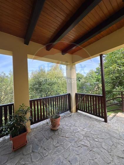 Casă vacanta 2007 Izvoarele Valenii de Munte teren 3000 mp - 4