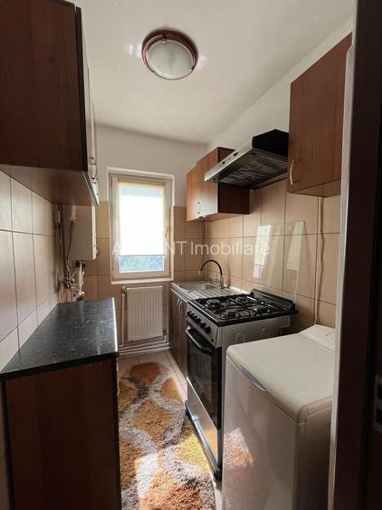 Apartament cu 3 camere, etaj 4, VASLUI zona CENTRU; - 2