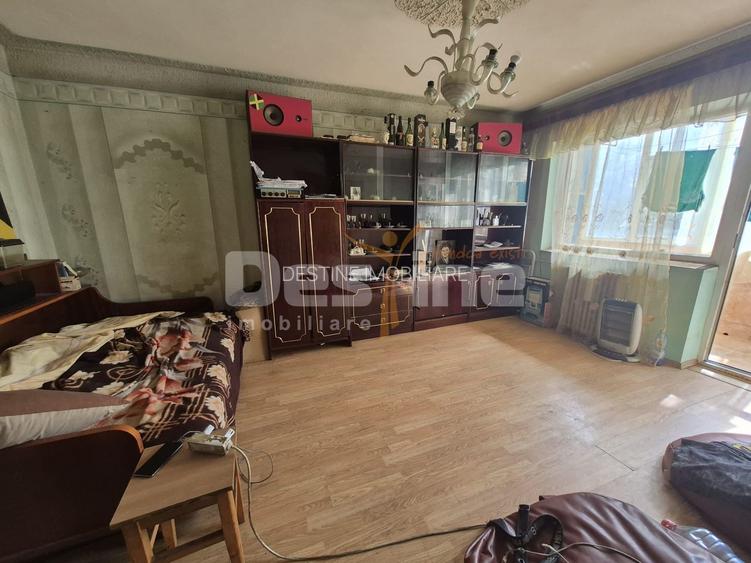 Apartament de 2 camere - de vânzare- zona Cet - 2