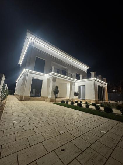 Vilă Exclusivistă în Pipera | 530 mp Utili | Teren 1.000 mp | 12 Camere | Person