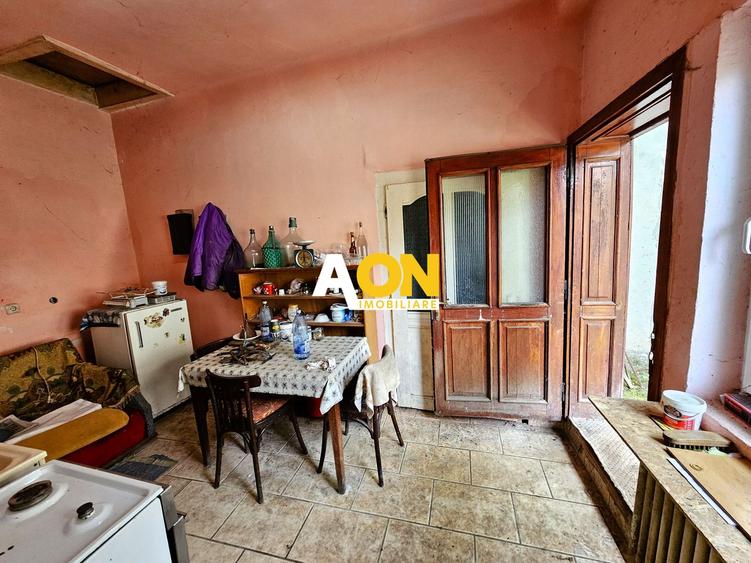 Casa veche, 5 camere, 287 mp teren, zona Prefectura. Necesita renovare
