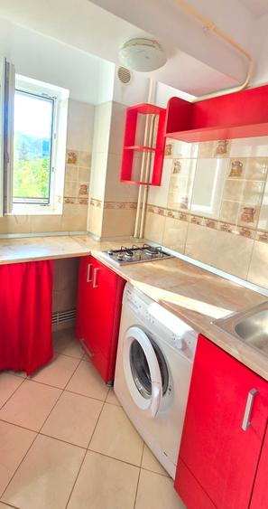RENOVATA! Garsoniera, etaj 1, CENTRALA termica, mobilata, utilata, Galata