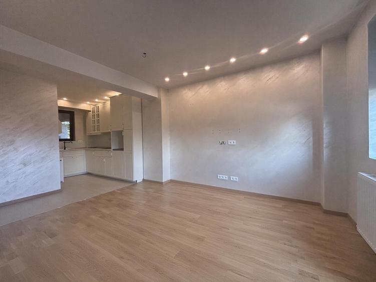Vanzare apartament 4 camere Timpuri noi
