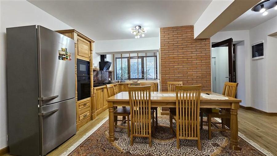 Casa renovata 200mp pe 2 niveluri,parcare, curte cu foisor,Centru, str.Nicolae B - 10