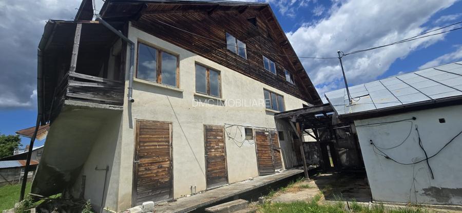 Brebu, Prahova,teren 2232mp + doua construcții în suprafață de 382mp, utilitati - 9