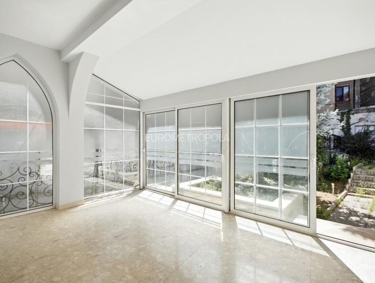 Vila cu arhitectura deosebita, adiacent Bd-ului Lascar Catargiu, refacuta integr - 11