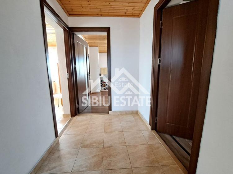 Casa Sibiu cu pivnita si garaj, curte mare - 13