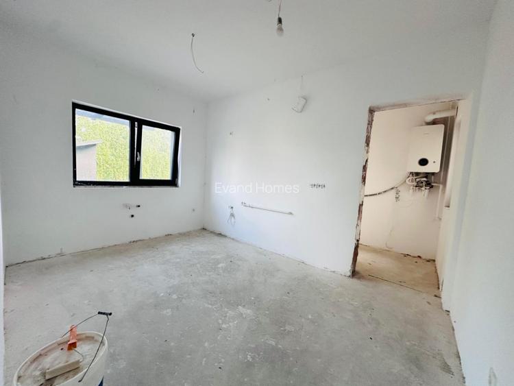 Duplex despartit prin camera tehnica- 4 camere si 3 bai - Urseni - 8