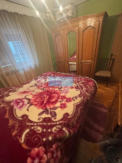 Apartament 4 camere de vânzare – zonă Școala 8 - 8