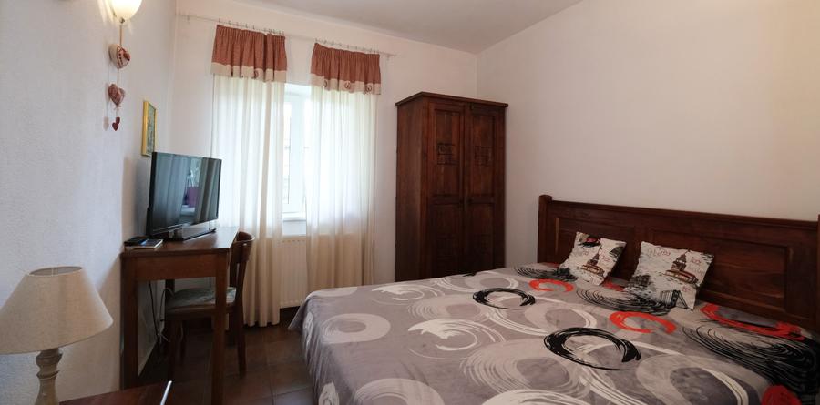 Vanzare 2 vile noi, mari superbe si 1905 mp teren la munte in Cheia Prahova