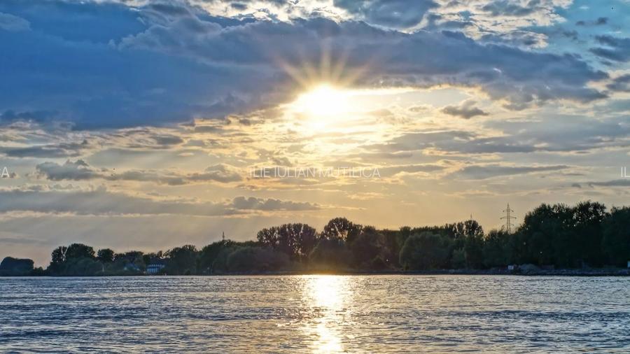 De vanzare Pensiunea Casa Delta,8 camere, situata pe Dunarea Veche, langa Lebada - 2