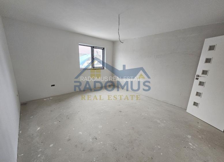 Vila Tătărani - 280 mp utili - 500 mp Teren - 8 Camere + 4 Băi - 17