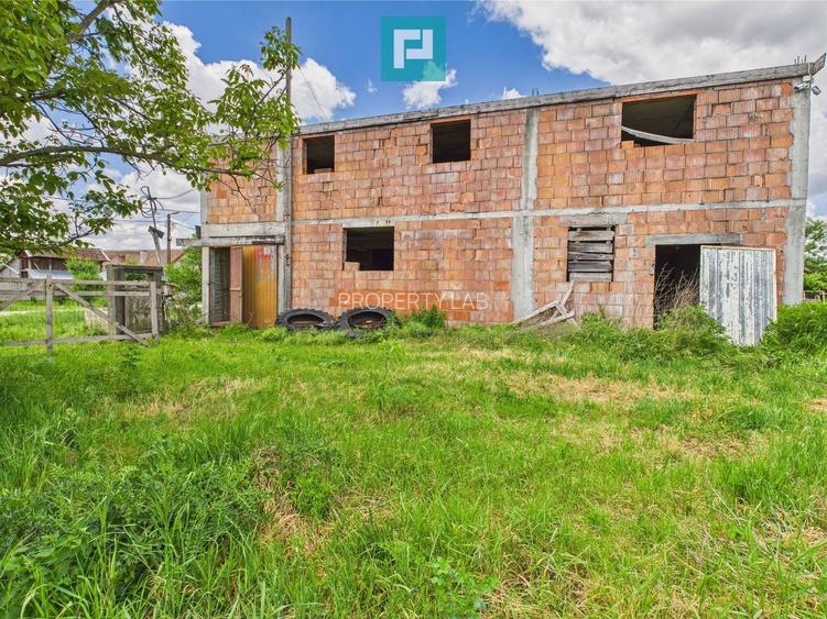 Casă mare, la rosu cu teren generos în Șimand - 7