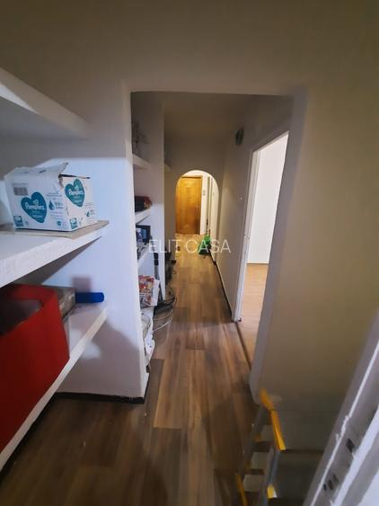 Apartament cu 3 camere decomandat, zona Cug - 3