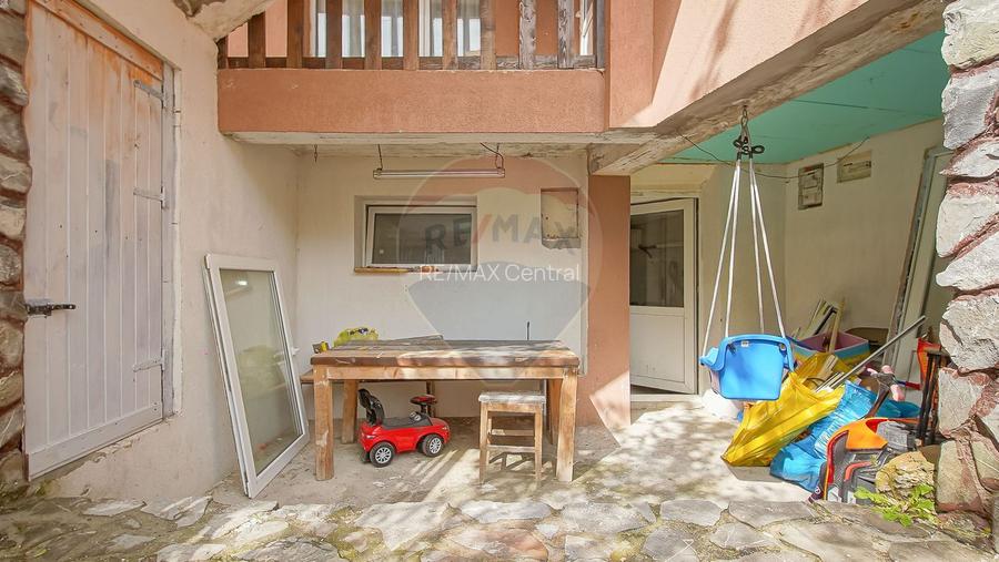 CASĂ INDIVIDUALĂ ÎN SCHEI    STRADA PIATRA MARE - 36