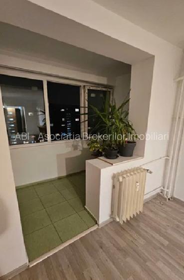 Garsoniera decomandata/ Metrou Titan - 2