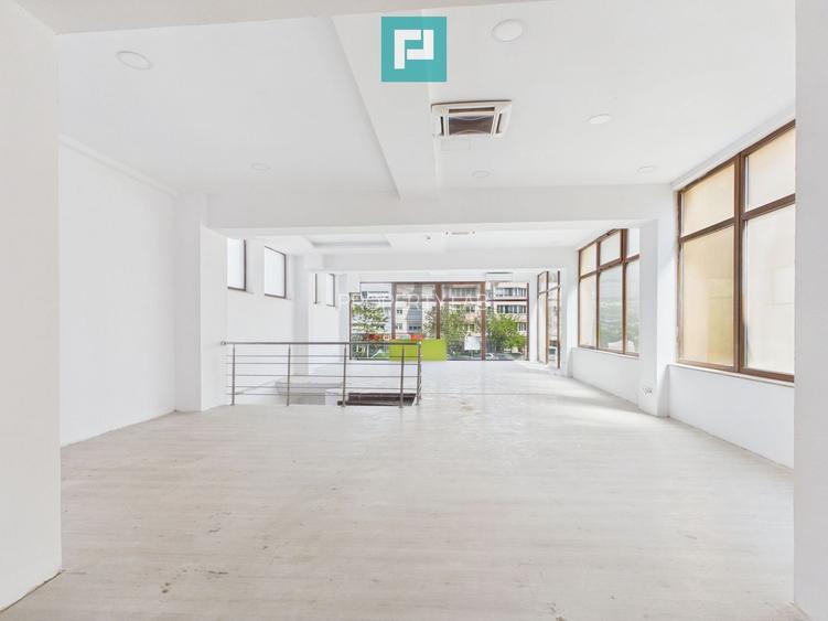 Spațiu comercial renovat, vitrină 8 m, Etaj 1 - 3