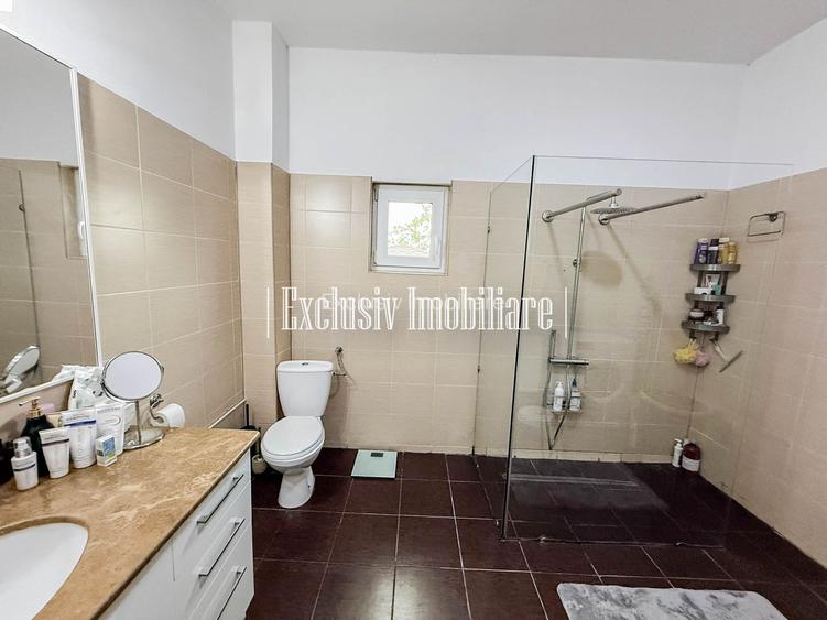 Casa cu Etaj si Curte Mare- 4 camere si 2 bai 130 mp - Parcare 2 Masini - Foisor - 17
