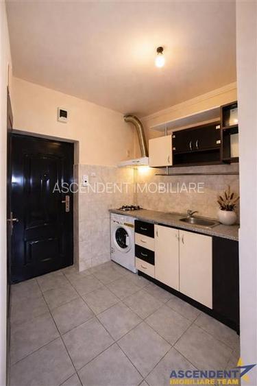 Mica garsoniera cu baie si bucatarioara, Nemobilata, Gheorghe Doja, Targu Mures - 2